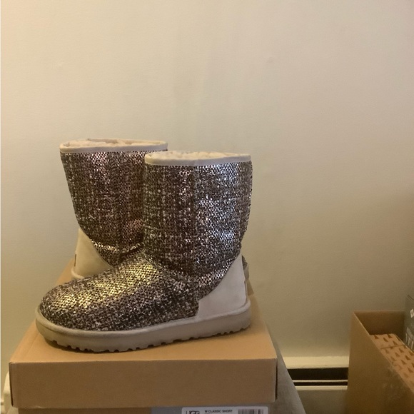 Ugg Classic Frill boot - Picture 2 of 5